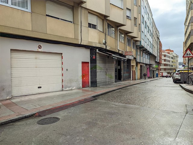 Local a pie de calle de 171m2, zona Mallos para uso comercial o residencial.-  - A Coruña