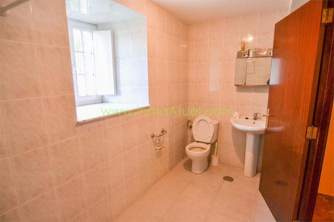 Foto 13 ¡ OPORTUNIDAD ! Casa de dos alturas de 330m2, zona Porzomillos (A 25 minutos de Coruña ).- 