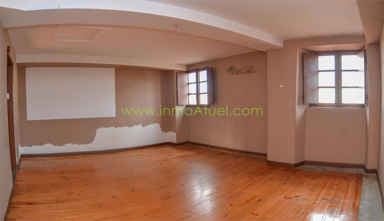 Foto 15 ¡ OPORTUNIDAD ! Casa de dos alturas de 330m2, zona Porzomillos (A 25 minutos de Coruña ).- 