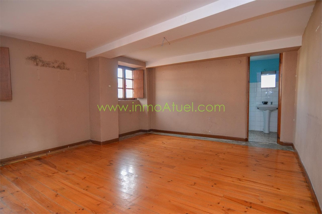 Foto 16 ¡ OPORTUNIDAD ! Casa de dos alturas de 330m2, zona Porzomillos (A 25 minutos de Coruña ).- 