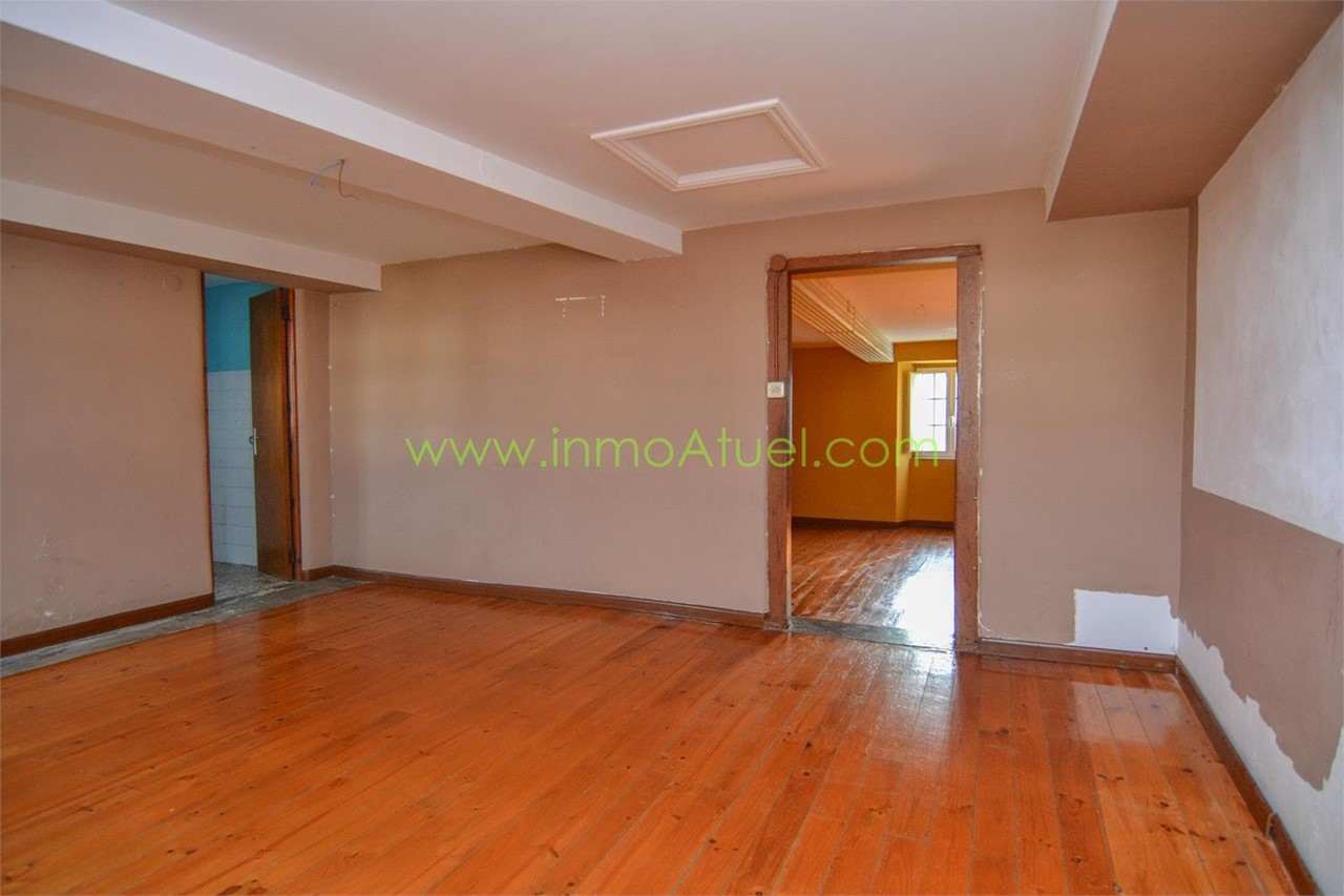 Foto 17 ¡ OPORTUNIDAD ! Casa de dos alturas de 330m2, zona Porzomillos (A 25 minutos de Coruña ).- 