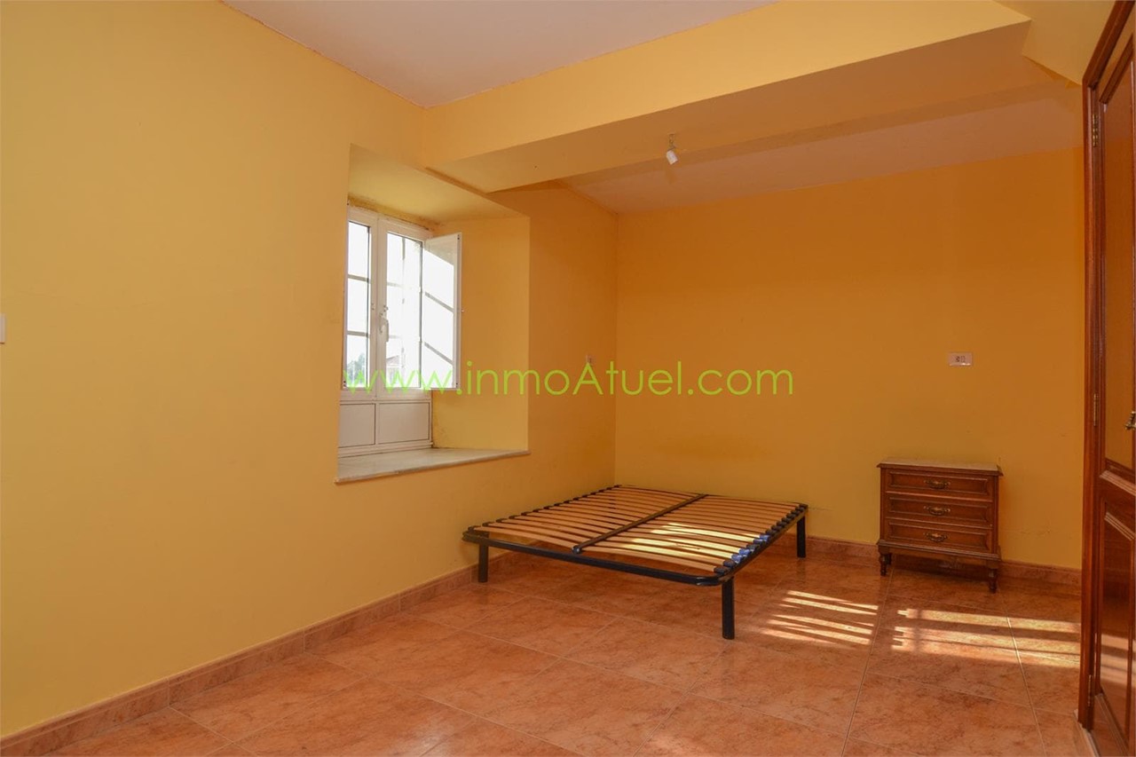 Foto 8 ¡ OPORTUNIDAD ! Casa de dos alturas de 330m2, zona Porzomillos (A 25 minutos de Coruña ).- 